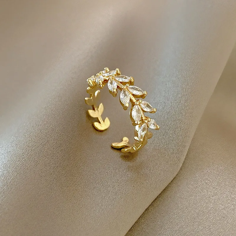 Vergoldeter Edelstahl-Ring mit Blätter-Design & Zirkonia – Eleganter Statement-Ring (Olivenzweig)