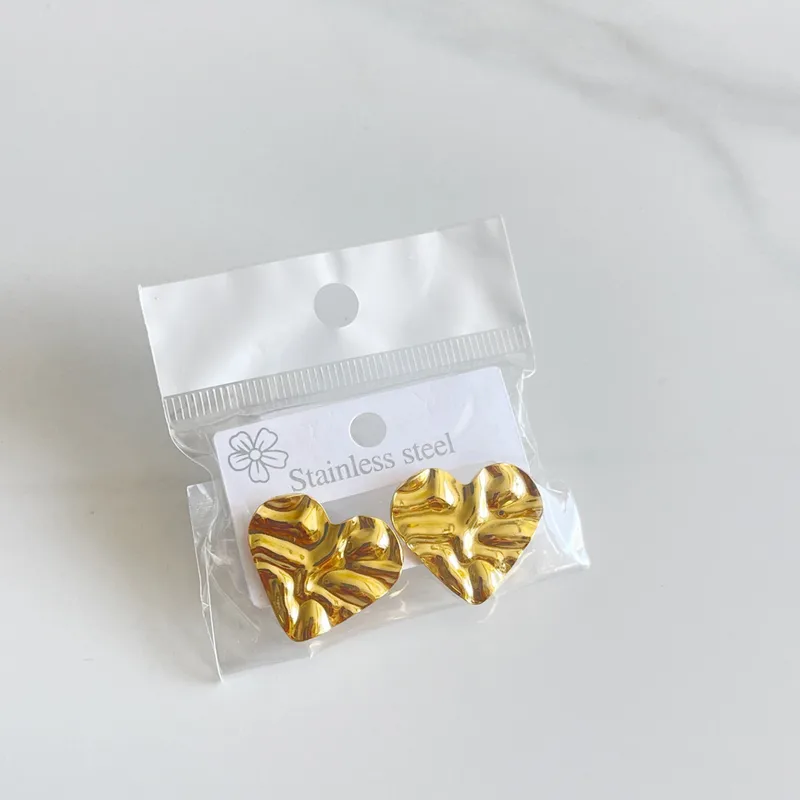 Herz-Ohrringe in Gold-Optik