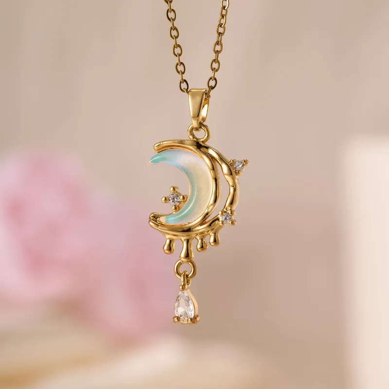 Elegante Edelstahl-Halskette in Gold mit Opal-Mond, Zirkonia-Stern & Wassertropfen-Anhänger