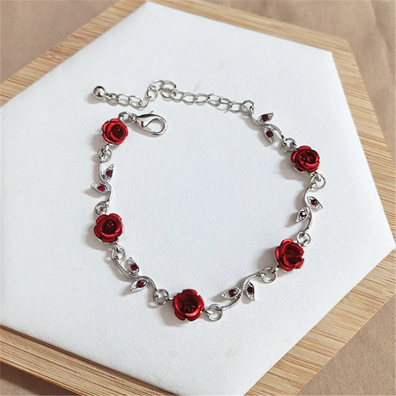 Romantisches Rosen-Armkettchen (Silber-Optik) – Eleganz in Rot & Silber