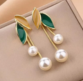 Vergoldete Edelstahl-Ohrstecker mit Zirkonia-Pavé & Perle – Elegante hängende Statement-Ohrringe
