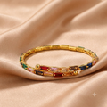Elegantes Edelstahl-Armband mit bunten Zirkonia-Steinen – Verstellbarer Regenbogen-Armreif in Gold
