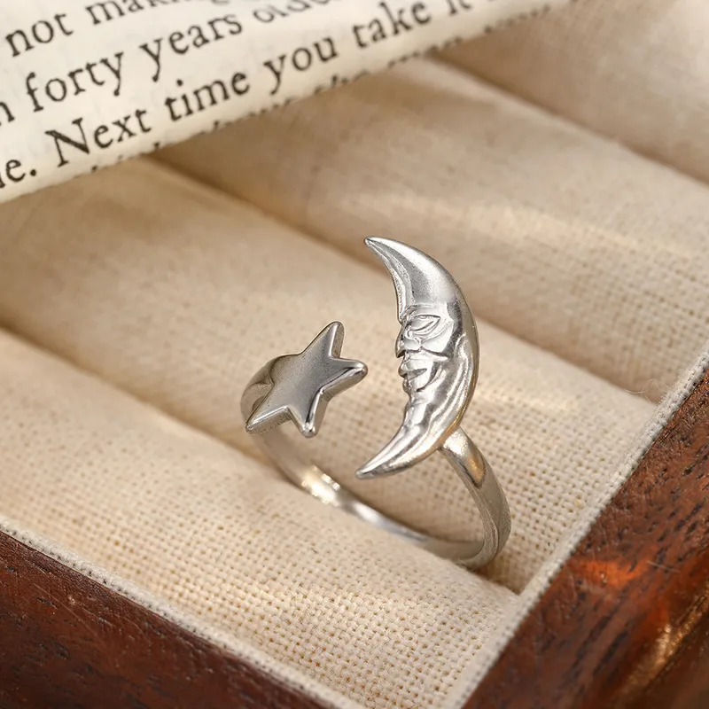 Verstellbarer Edelstahl-Ring Mond & Stern in Gold & Silber – Himmelsschmuck für Damen