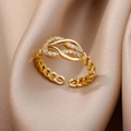 Goldener Statement-Ring „Liora“ – Modern, elegant & verstellbar