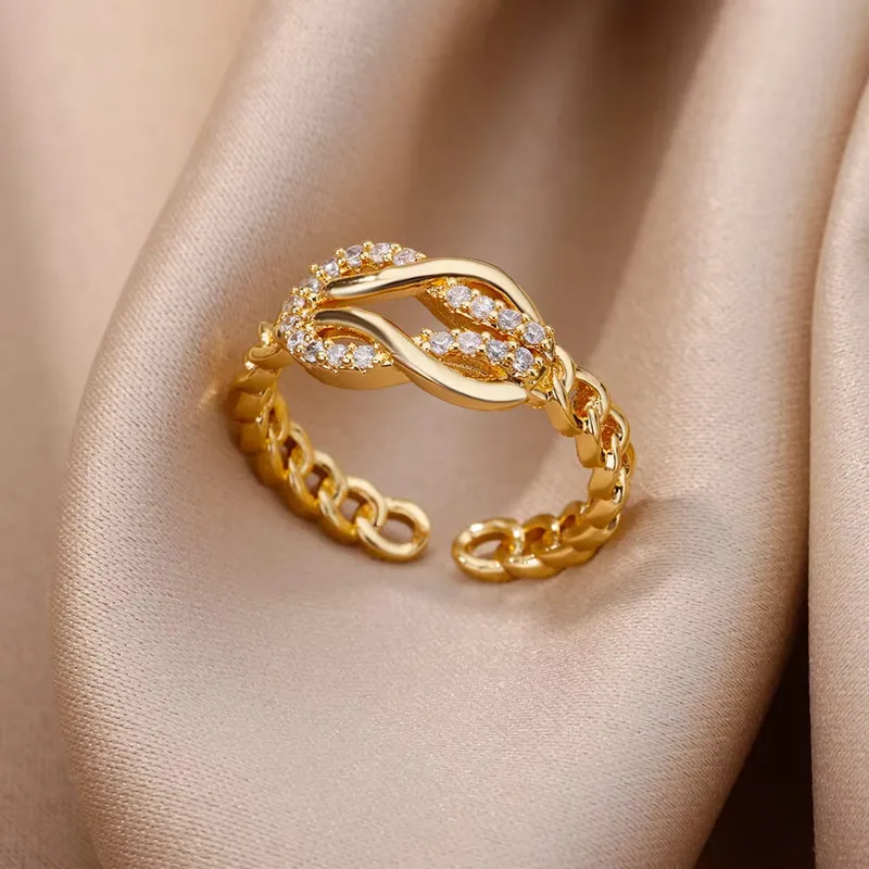Goldener Statement-Ring „Liora“ – Modern, elegant & verstellbar