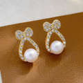 Vergoldete Edelstahl-Ohrstecker mit Schleife & Perle – Elegante Zirkonia-Ohrringe