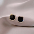 Vergoldete Edelstahl-Ohrstecker mit schwarzem Emaille & Zirkonia – Elegante quadratische Statement-Ohrringe
