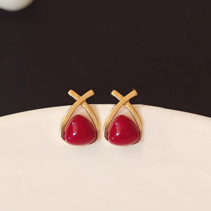 Elegante Edelstahl Ohrstecker in Gold – Tropfen-Design mit rotem Schmuckstein & X-Detail, Klassisch & Stilvoll