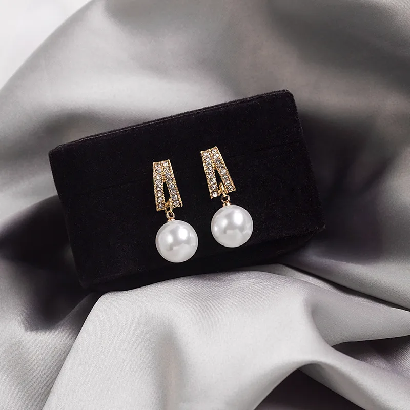 Vergoldete Edelstahl-Ohrhänger mit Zirkonia & Perle – Elegante Statement-Ohrringe