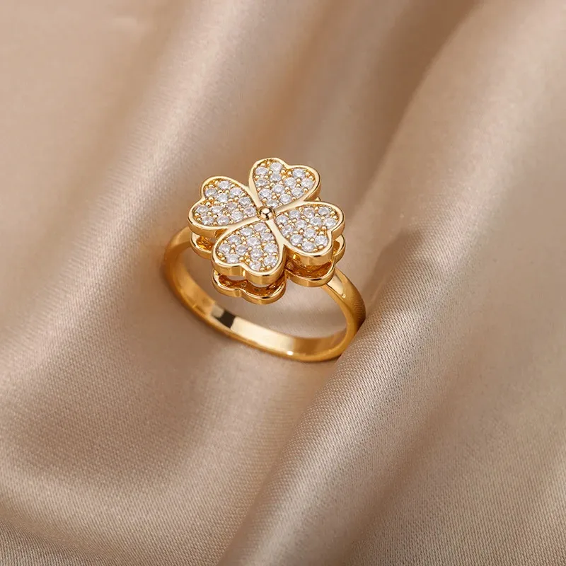 Vergoldeter Edelstahl Ring mit Zirkonia Glücksklee – Funkelnder Statement-Ring, Glücksbringer & Eleganter Handschmeichler